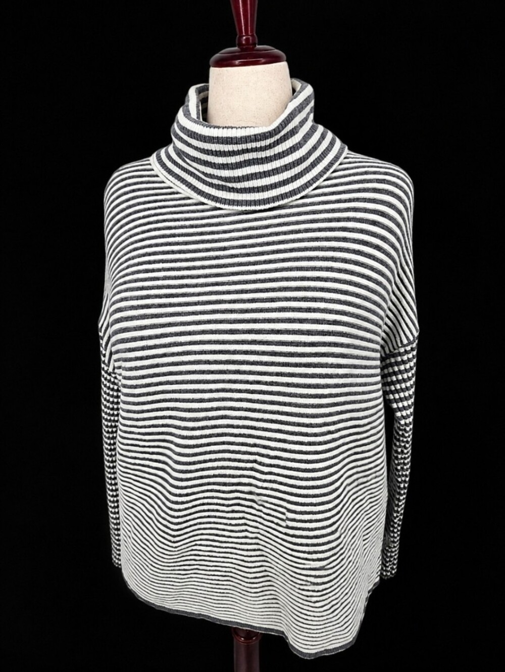 Zenergy Chico's Striped Gray & White Cowl Neck Sweater Large (7299)